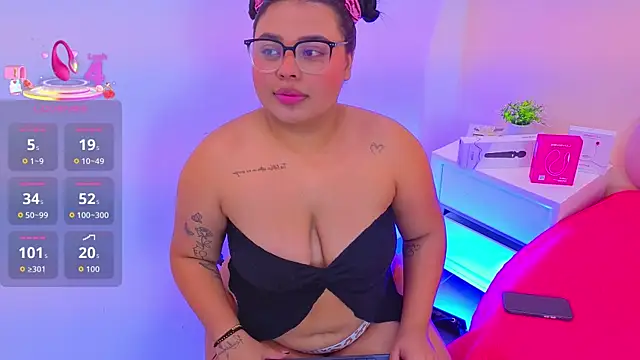 Snapshot of Emily_cooper20 chatting on September 15, 11:45 pm Emily cooper20 online show from September 15, 11:45 pm
