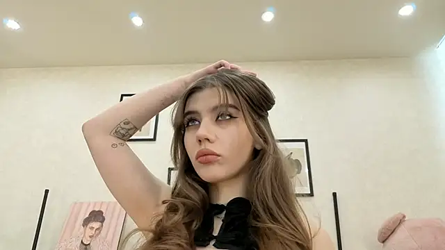 dolly ll online show from April 21, 1:29 pm