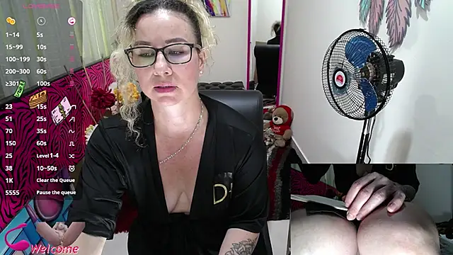 ViickySexy online show from April 20, 7:06 pm