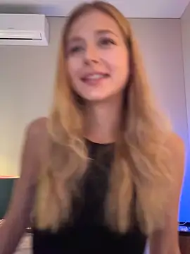 LunaRase online show from July 28, 2:46 pm