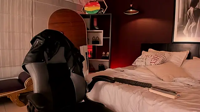 Moony 14 online show from February 6, 2:20 pm