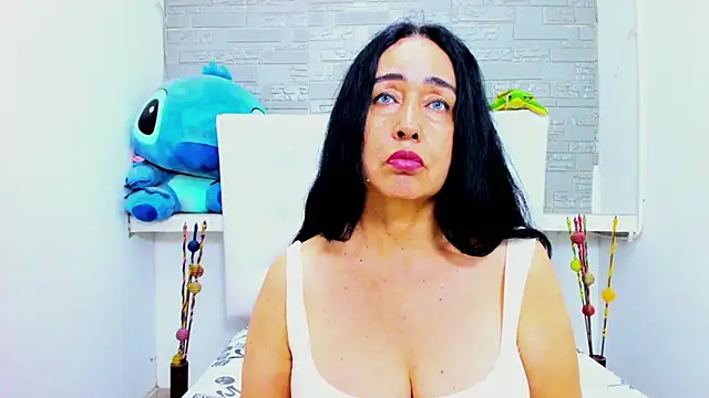 Snapshot of HorniestMilf chatting on September 13, 12:51 am HorniestMilf online show from September 13, 12:51 am