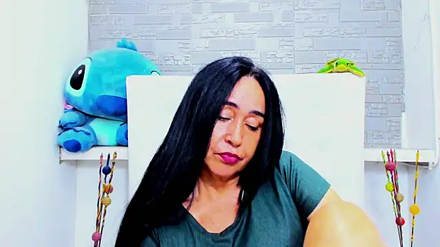 Snapshot of HorniestMilf chatting on September 14, 12:52 am HorniestMilf online show from September 14, 12:52 am