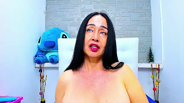 Snapshot of HorniestMilf chatting on October 4, 12:49 am HorniestMilf online show from October 4, 12:49 am