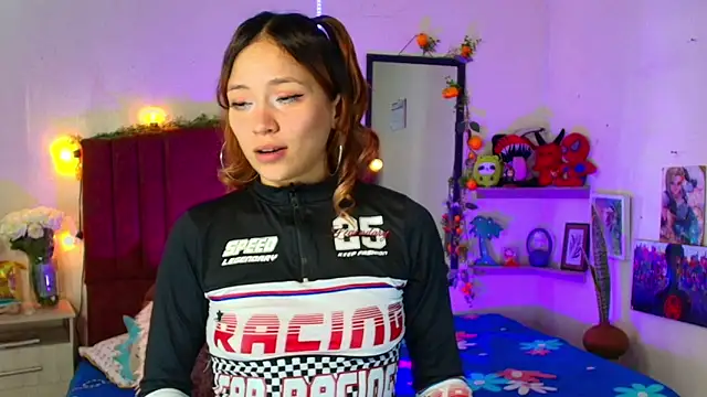 alisson zafiro  online show from February 12, 3:30 am