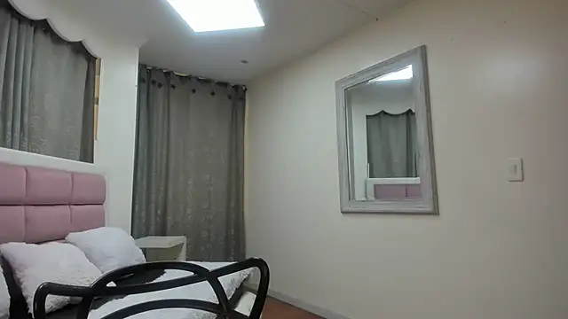 Snapshot of IssadoraJames chatting on September 30, 9:19 pm IssadoraJames online show from September 30, 9:19 pm
