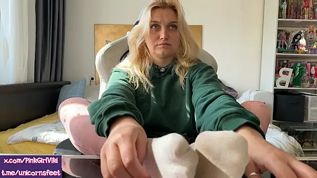 unicornsfeet online show from April 23, 12:29 pm