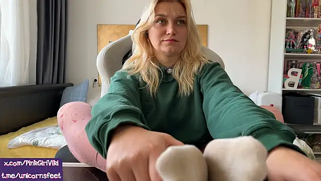 unicornsfeet online show from April 23, 11:50 am