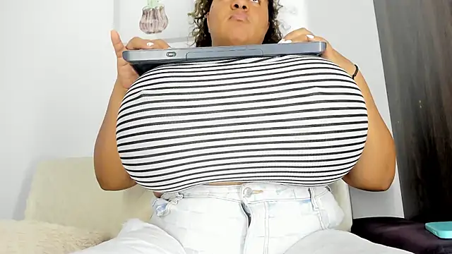 bigmom69  online show from March 16, 10:24 pm