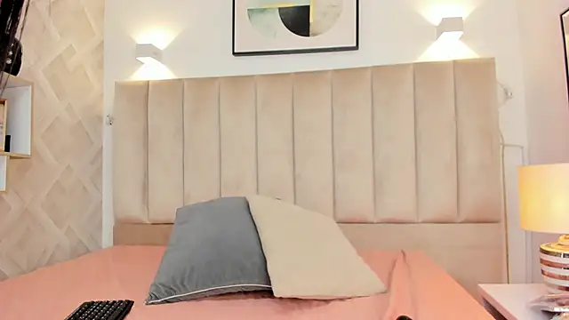 Anniie Queen online show from April 24, 3:53 am