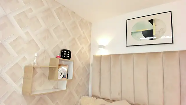 Anniie Queen online show from April 26, 4:10 am