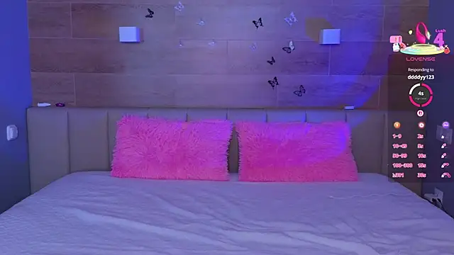 SaraCros online show from April 27, 5:48 am