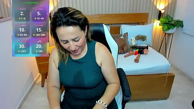 luciana ballesteros  online show from April 25, 12:41 pm