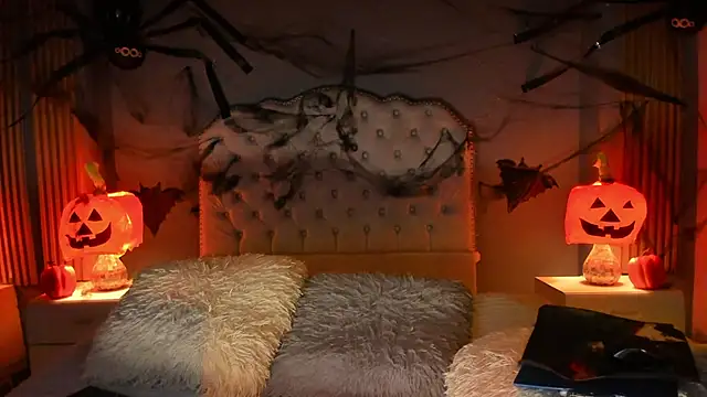 RamonaSimons online show from October 30, 8:54 pm