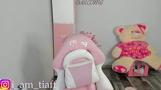 tifany tay2 online show from October 4, 4:18 am