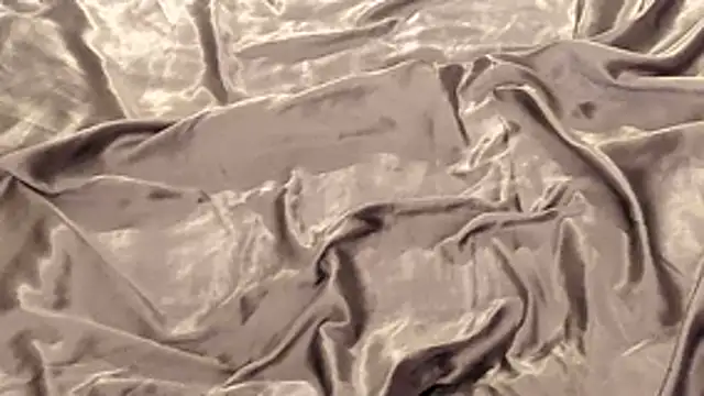 IceDanielles online show from December 18, 1:27 pm