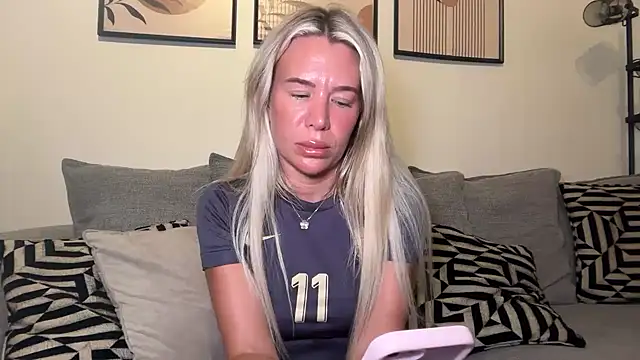 Alexia-Lee online show from June 27, 11:11 pm