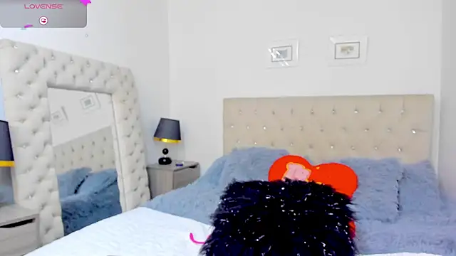 carlaperez  online show from April 22, 9:39 am