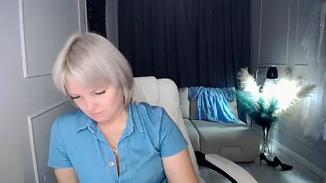 Snapshot of Juarnea chatting on September 18, 1:42 pm Juarnea online show from September 18, 1:42 pm