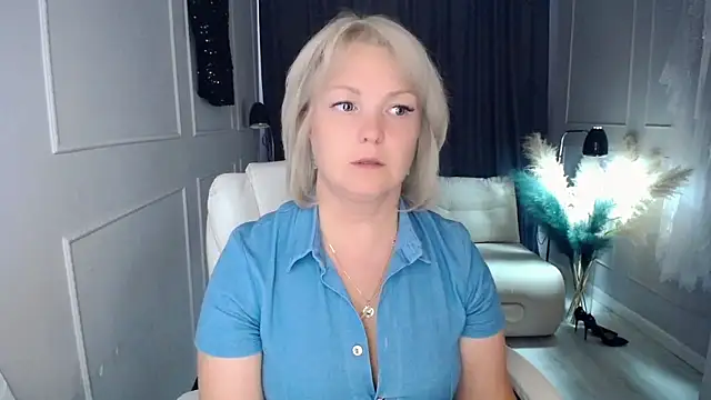 Snapshot of Juarnea chatting on September 15, 12:02 pm Juarnea online show from September 15, 12:02 pm