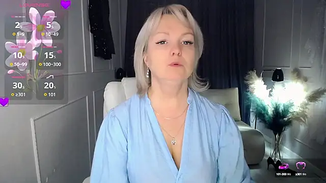 Snapshot of Juarnea chatting on October 16, 11:02 am Juarnea online show from October 16, 11:02 am