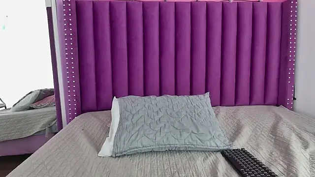 littleebonny online show from March 12, 12:41 pm