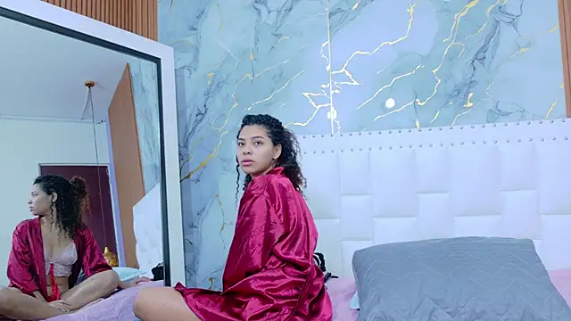 littleebonny online show from November 5, 12:43 pm