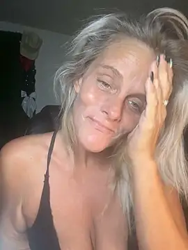 vixendoll87 online show from April 14, 6:52 pm