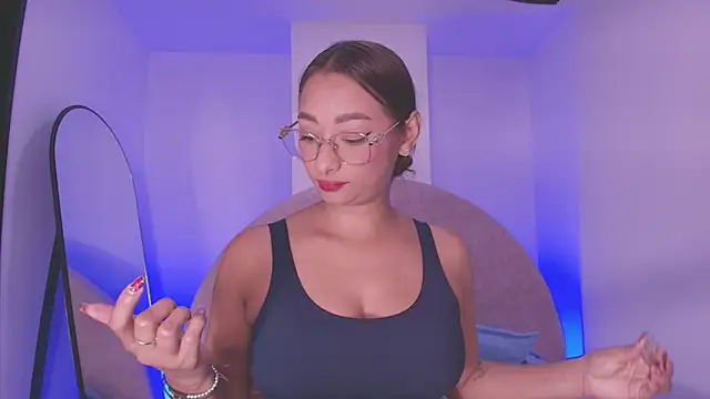 vale ross  online show from April 16, 3:07 am