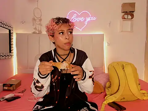 lilith horny online show from April 18, 7:07 pm