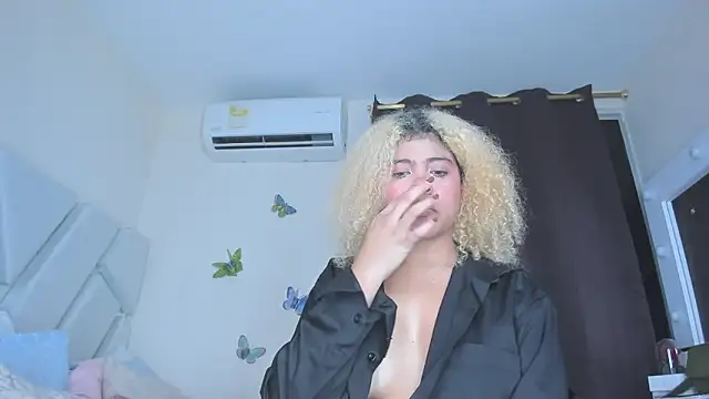 Snapshot of sofiacastillo01 chatting on September 22, 11:14 pm sofiacastillo01 online show from September 22, 11:14 pm