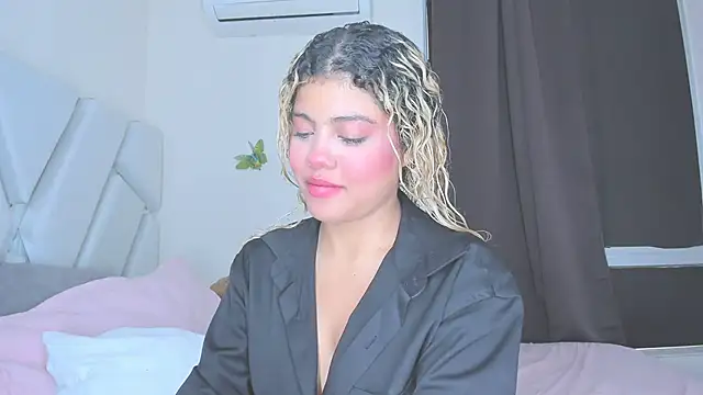 sofiacastillo01 online show from April 28, 8:13 pm