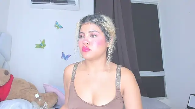 sofiacastillo01 online show from April 21, 1:42 am