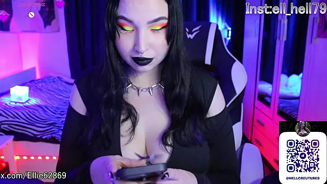 Snapshot of Kitty_goth chatting on October 3, 8:47 pm Kitty goth online show from October 3, 8:47 pm