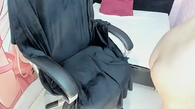 AllysonMilf69 online show from November 17, 6:19 pm