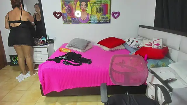 Snapshot of karenmilf_4 chatting on October 7, 3:55 am karenmilf 4 online show from October 7, 3:55 am