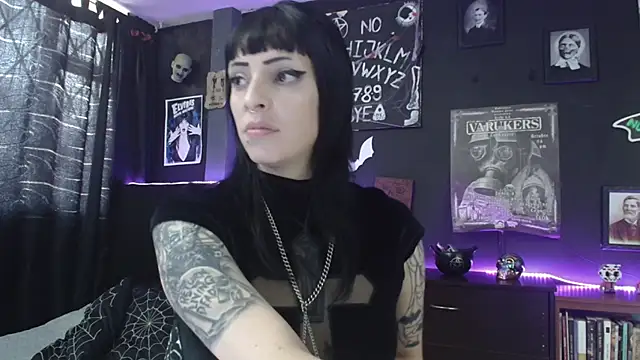 Goddess Mortem online show from April 21, 6:15 pm