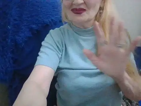 Snapshot of CarlyTreat chatting on October 18, 5:59 pm CarlyTreat online show from October 18, 5:59 pm