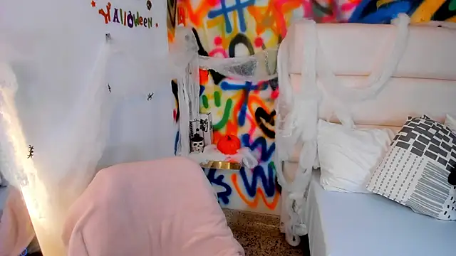 Liana Bernocchi online show from September 29, 9:09 pm