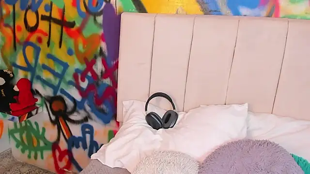 Liana Bernocchi online show from February 28, 8:30 pm