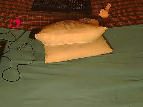 Snapshot of Hot_cutiee chatting on October 25, 11:11 pm Hot cutiee online show from October 25, 11:11 pm