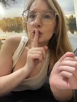 Vanilladreams online show from February 16, 3:45 pm