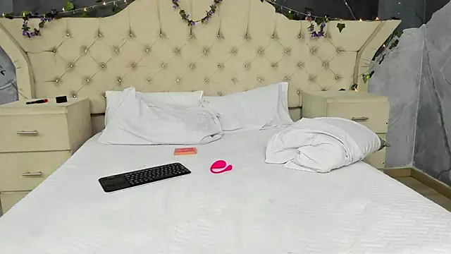 LaurenSnow online show from March 7, 11:56 pm