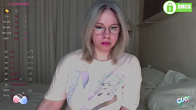 Snapshot of mary_linn chatting on October 19, 1:46 pm mary linn online show from October 19, 1:46 pm