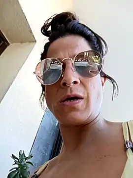 frenchsodomielover86 online show from April 23, 1:13 pm