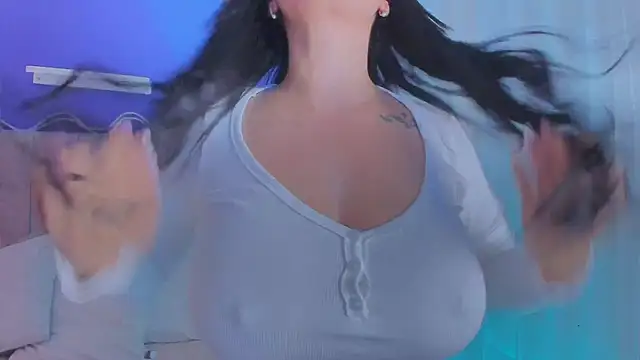 EvaaStevens online show from April 22, 8:06 pm