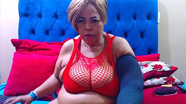 ebonycandy10 online show from April 20, 11:19 pm