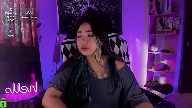 sweetcoralinee online show from March 11, 9:17 pm