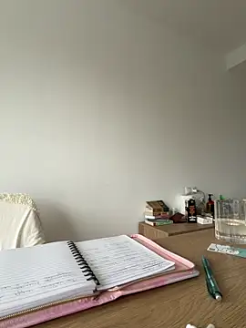 Snapshot of streetdoll chatting on October 9, 9:13 am streetdoll online show from October 9, 9:13 am