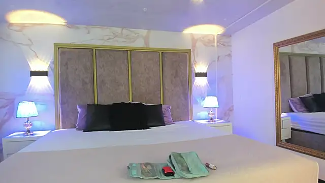 Snapshot of PaulinaDuarte chatting on October 20, 1:25 pm PaulinaDuarte online show from October 20, 1:25 pm